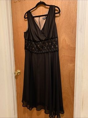 Dress Barn Black V-Neck Midi Dress with Lace Waist size 18W